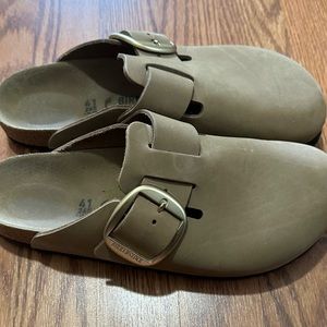 Birkenstock Boston big buckle clogs sz 41